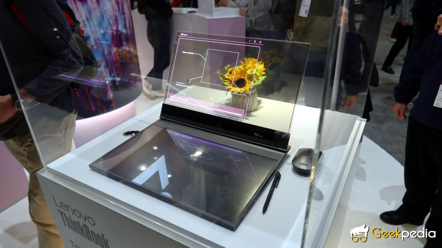 Lenovo oficjalnie zaprezentowało laptopa z przezroczystym ekranem