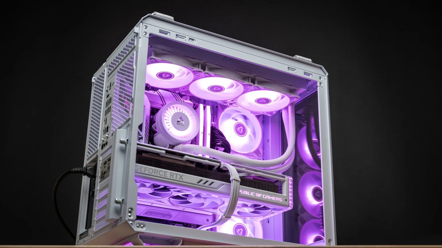 Jaki komputer kupić? Polecane zestawy komputerowe na październik 2024