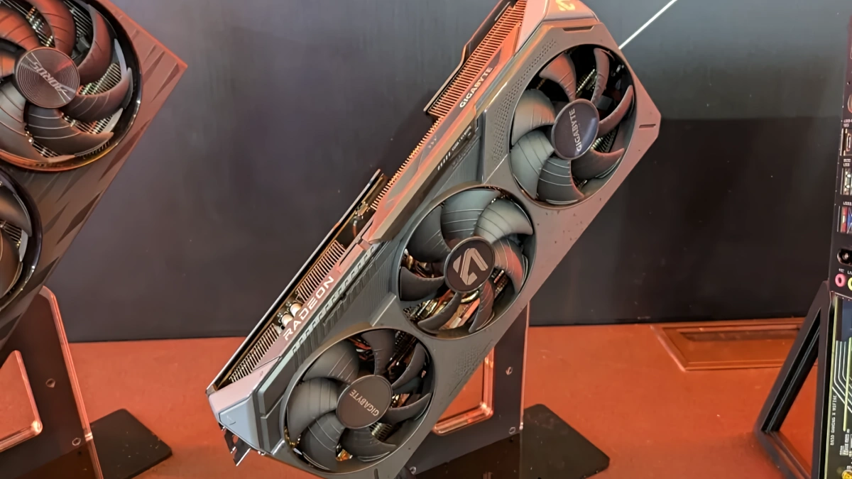Amd Radeon 900 AMD oszalało? Nowy Radeon wymaga zasilacza o mocy 900 W - Geekpedia.pl