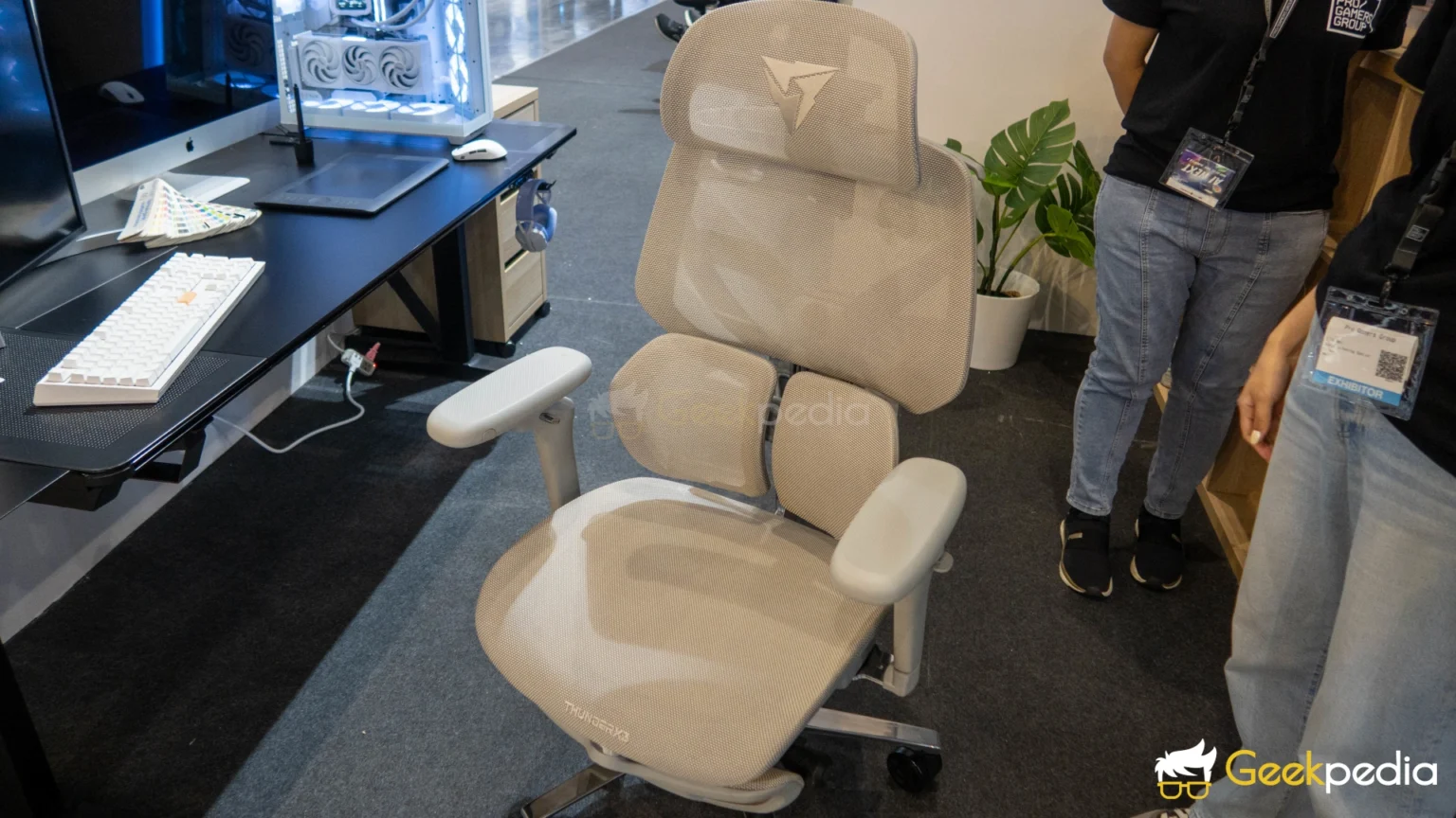 ThunderX3 otworzyło na Computexie prawdziwy sklep meblowy