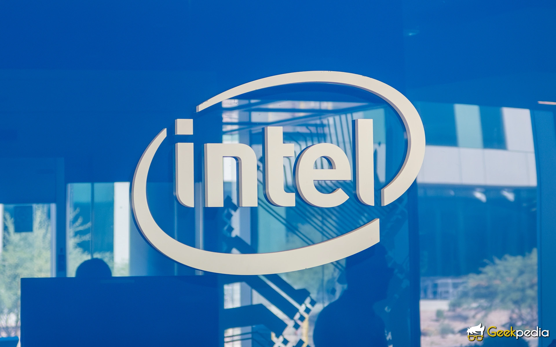 Intel liczy na falę zamówień i ostro inwestuje w swoje zakłady